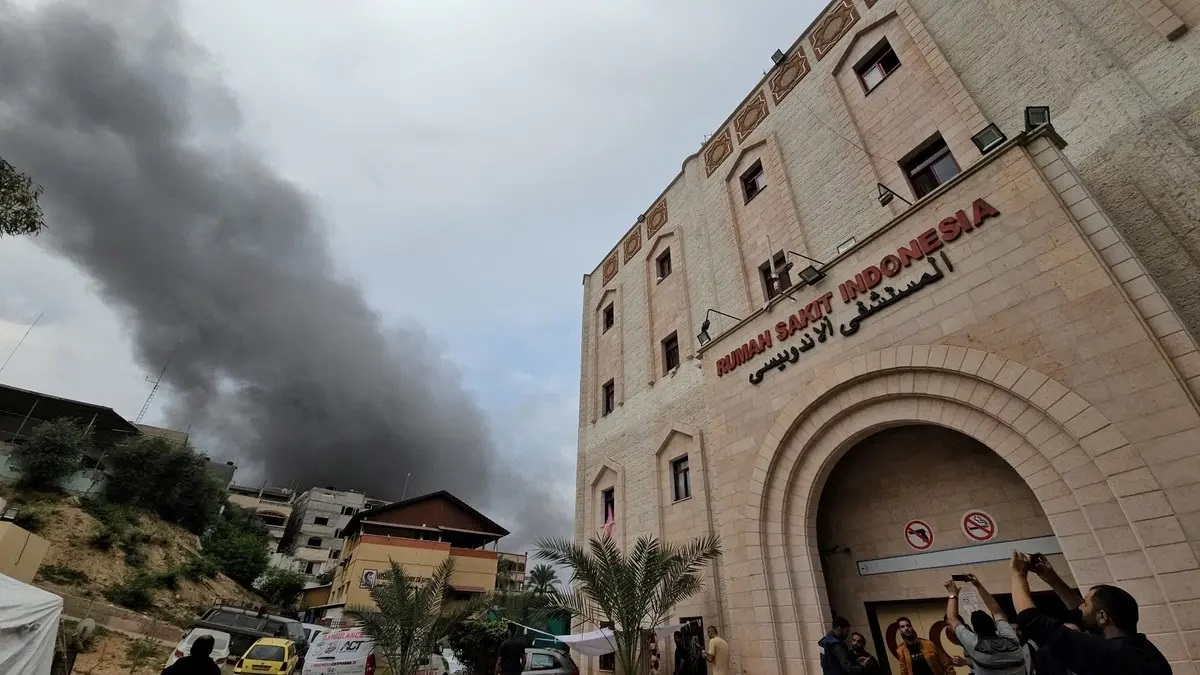 قصف صهيوني يستهدف محيط المستشفى الاندونيسي